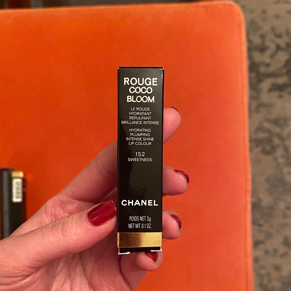 CHANEL Rouge Coco Bloom Lipstick - 152 Sweetness